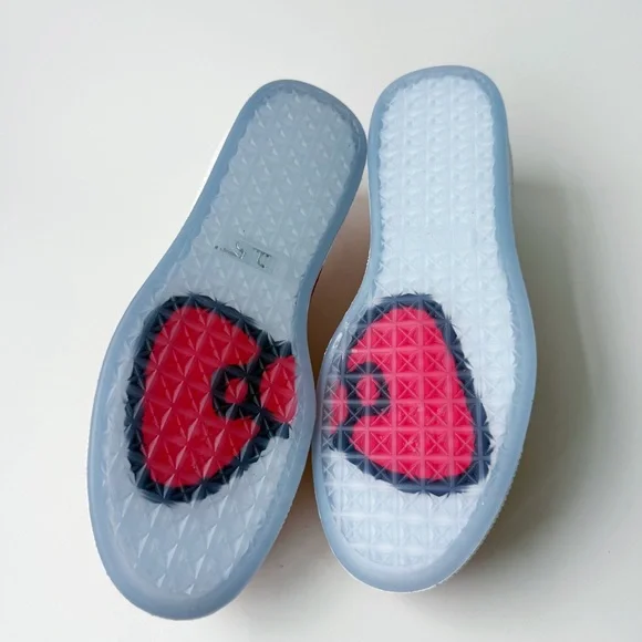 Hello Kitty Puma Suede Classic Sneakers Womens Size 7.5 Shoes Bright Red White - Picture 9 of 11